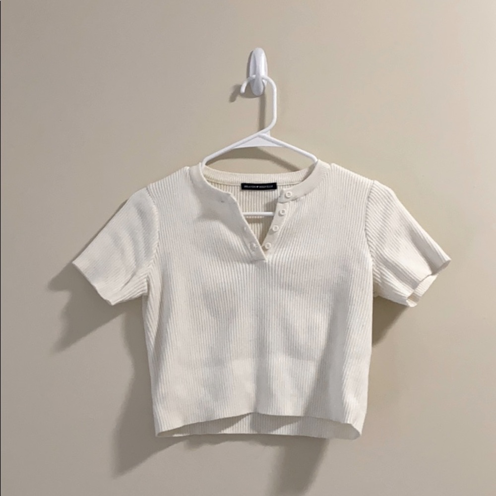 Brandy Melville button on crop top